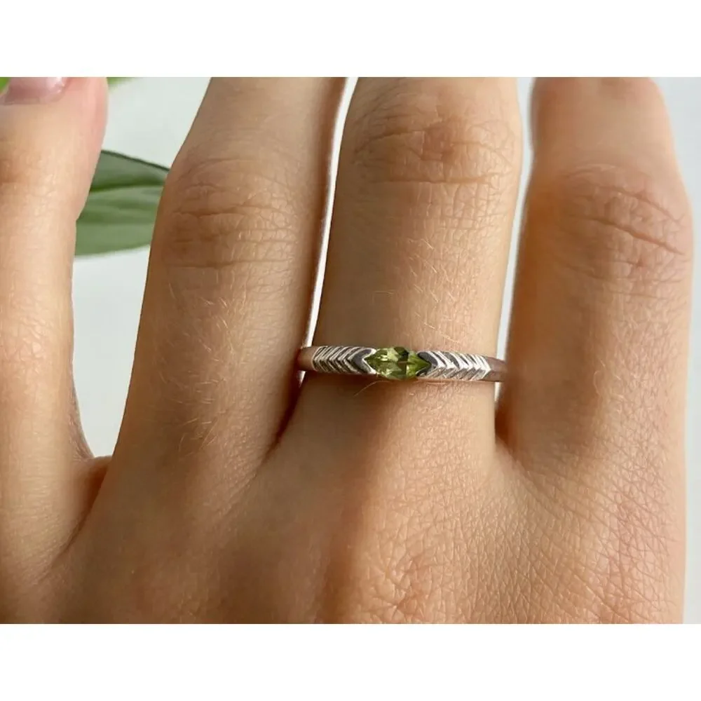 925 Sterling Silver Peridot Ring Size 10.25